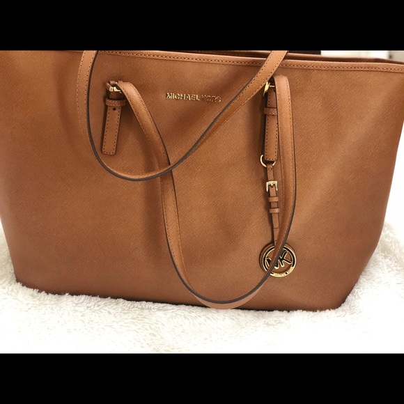 Michael Kors bag - Picture 1 of 3